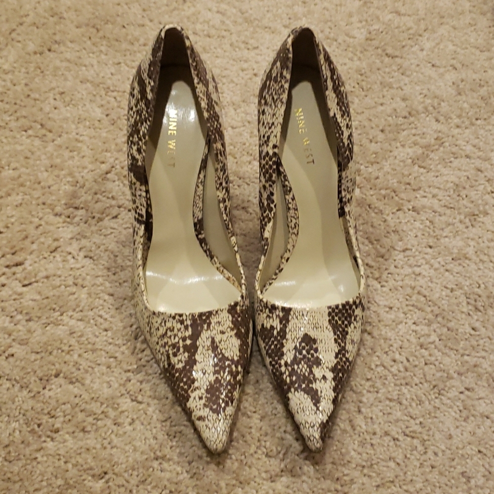 Nine west snakeskin pumps size 8.5